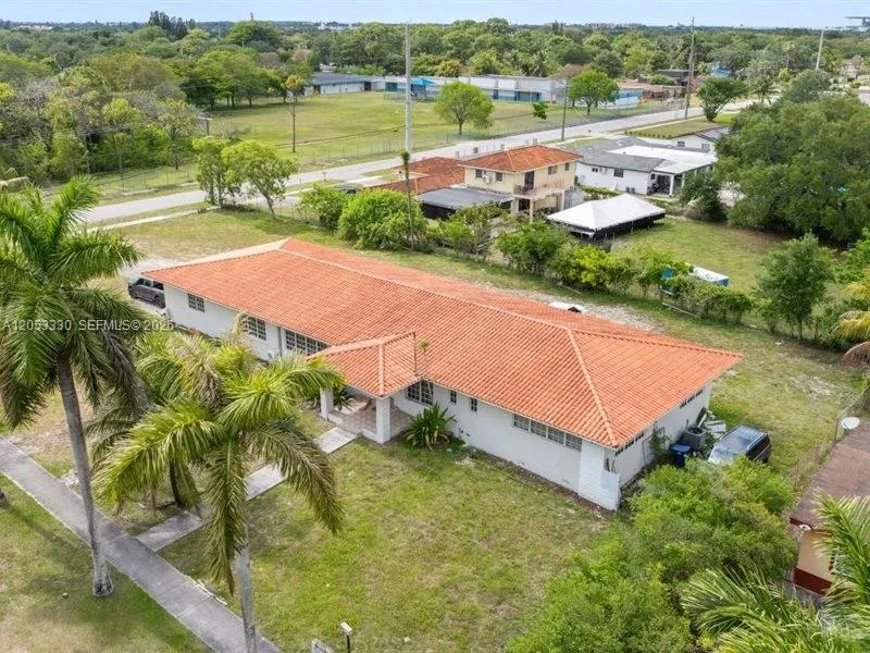 Foto de propiedad en 1895 NW 175th Street, Miami Gardens, FL 33056 Miami Gardens con MLS# 