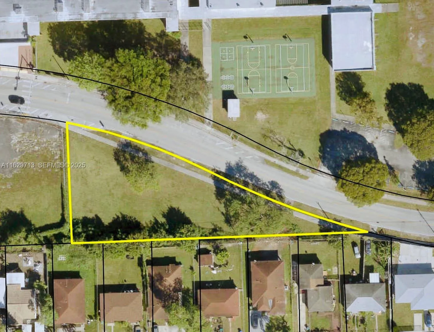 Foto de propiedad en 1895 NW 75 Street, Miami, FL 33147 Miami con MLS# 