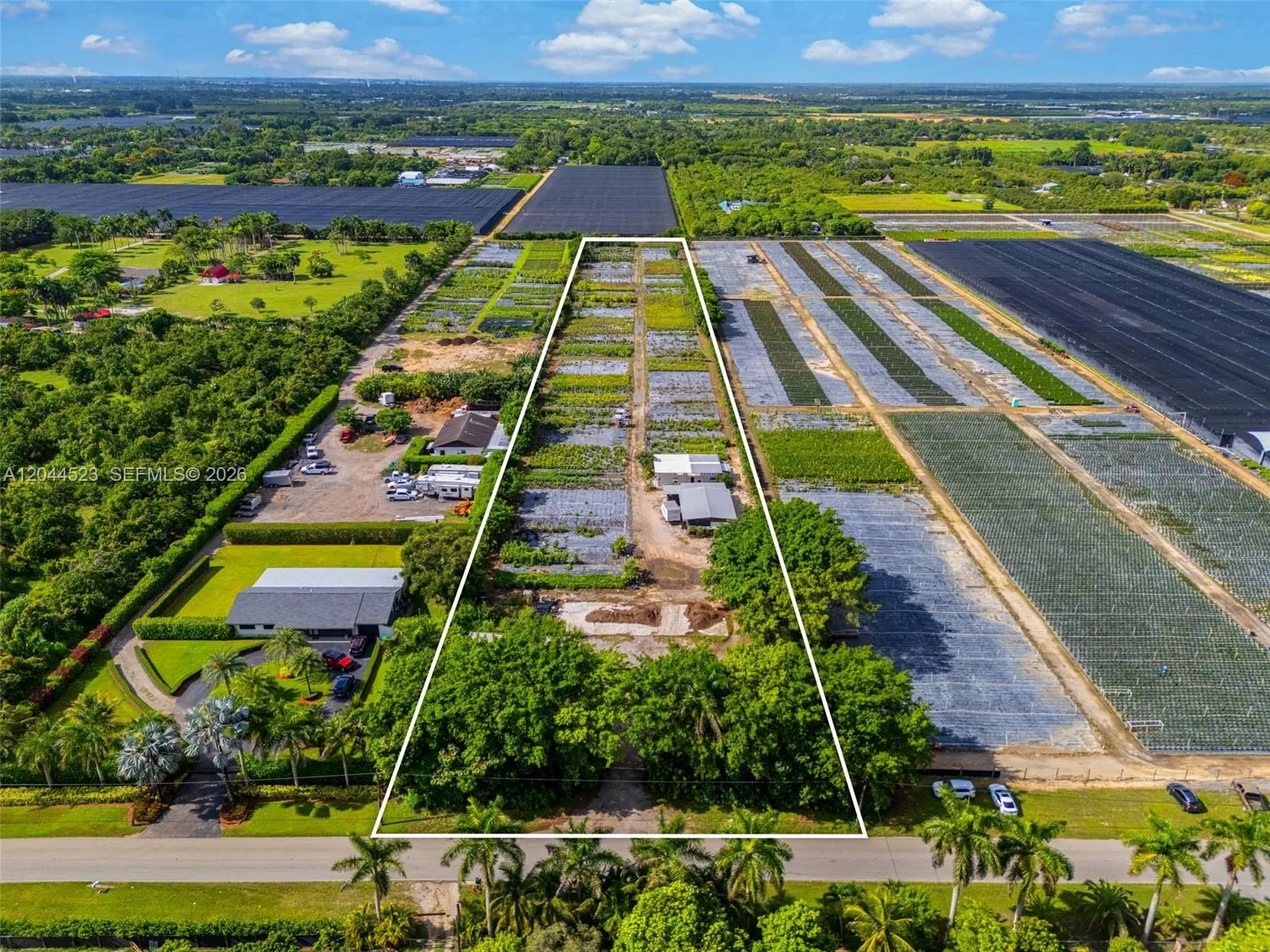 Foto de propiedad en 18950 SW 256th Street, Homestead, FL 33031 Homestead con MLS# 