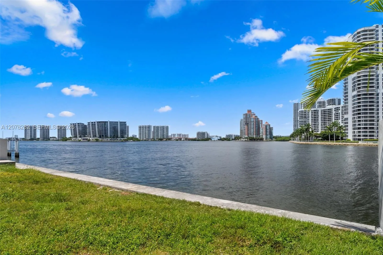 Foto de propiedad en 18970 N Bay Road, Sunny Isles Beach, FL 33160 Sunny Isles Beach con MLS# 