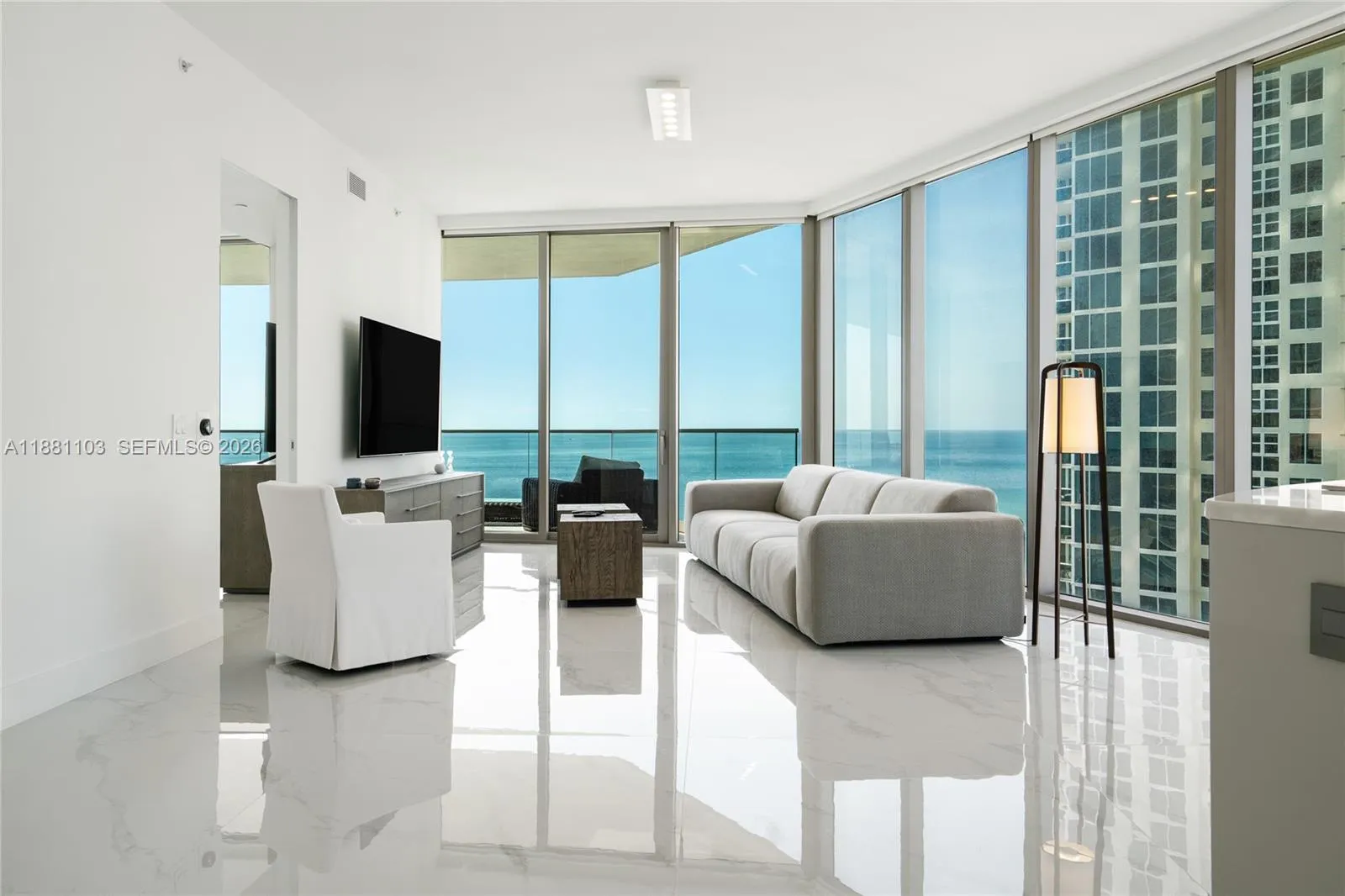 Foto de propiedad en 18975 Collins Avenue 1104, Sunny Isles Beach, FL 33160 Sunny Isles Beach con MLS# 