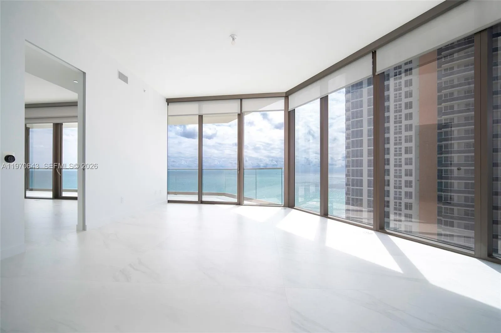 Foto de propiedad en 18975 Collins Avenue 1604, Sunny Isles Beach, FL 33160 Sunny Isles Beach con MLS# 