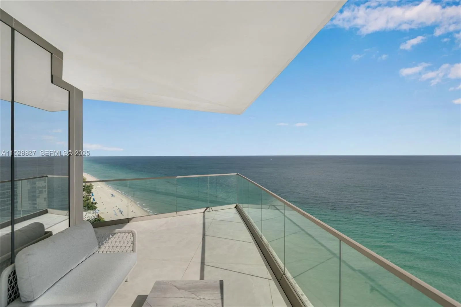 Foto de propiedad en 18975 Collins Avenue 2000, Sunny Isles Beach, FL 33160 Sunny Isles Beach con MLS# 