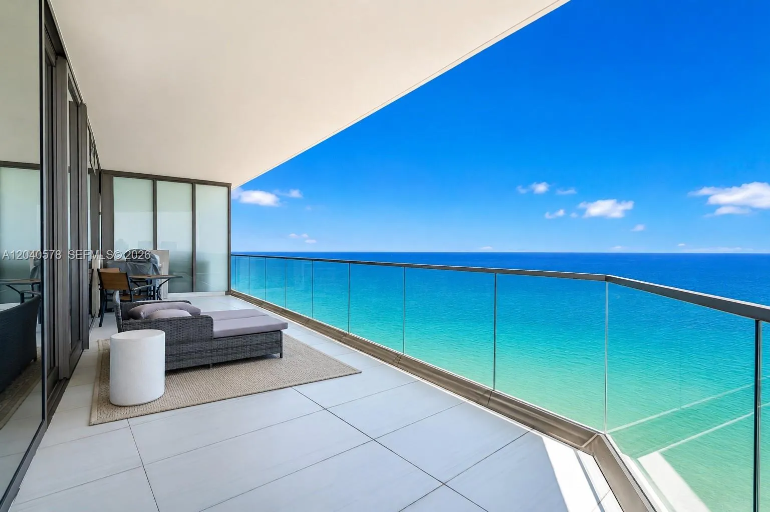 Foto de propiedad en 18975 Collins Avenue 2004, Sunny Isles Beach, FL 33160 Sunny Isles Beach con MLS# 