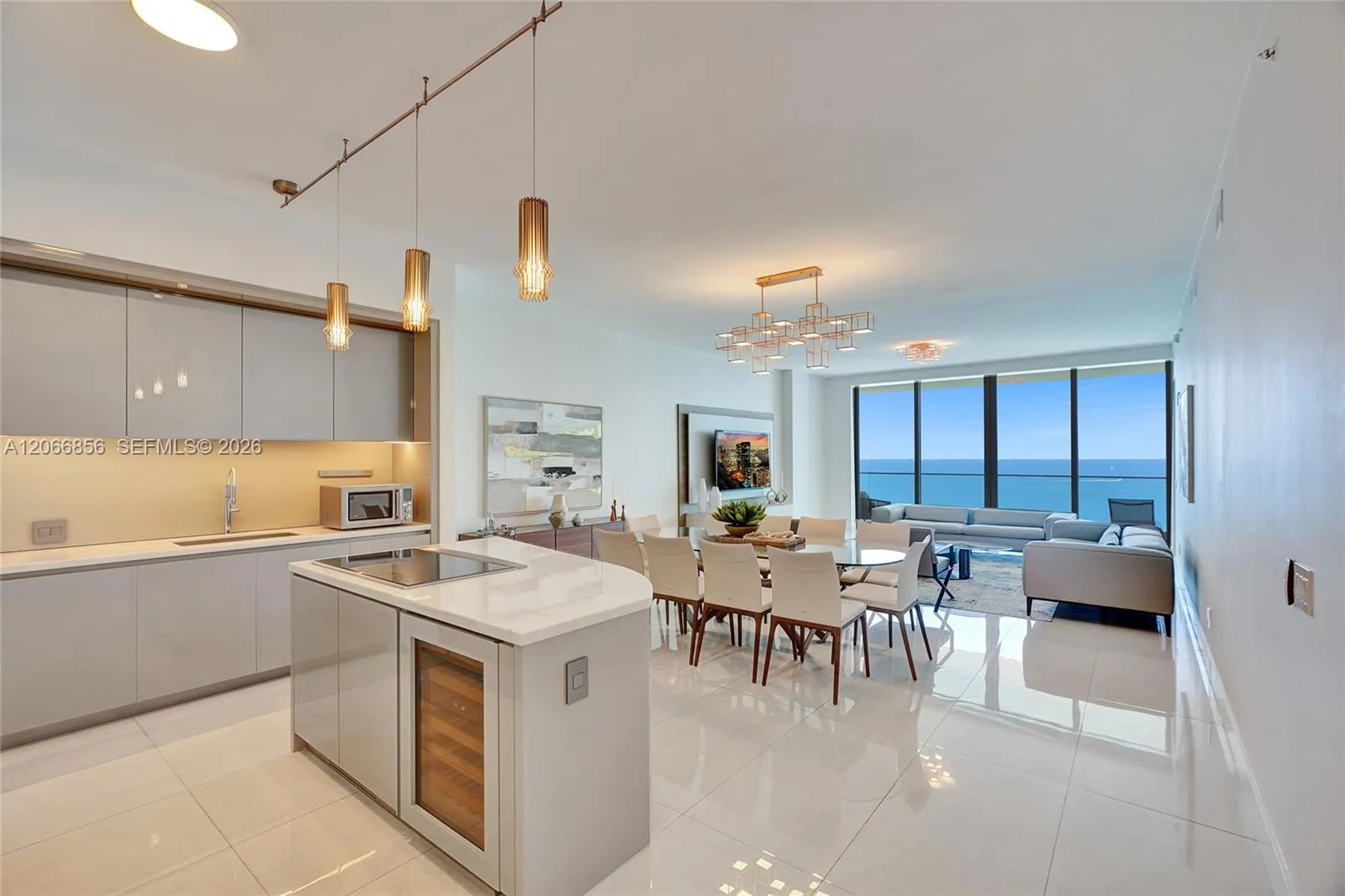 Foto de propiedad en 18975 Collins Avenue 2303, Sunny Isles Beach, FL 33160 Sunny Isles Beach con MLS# 