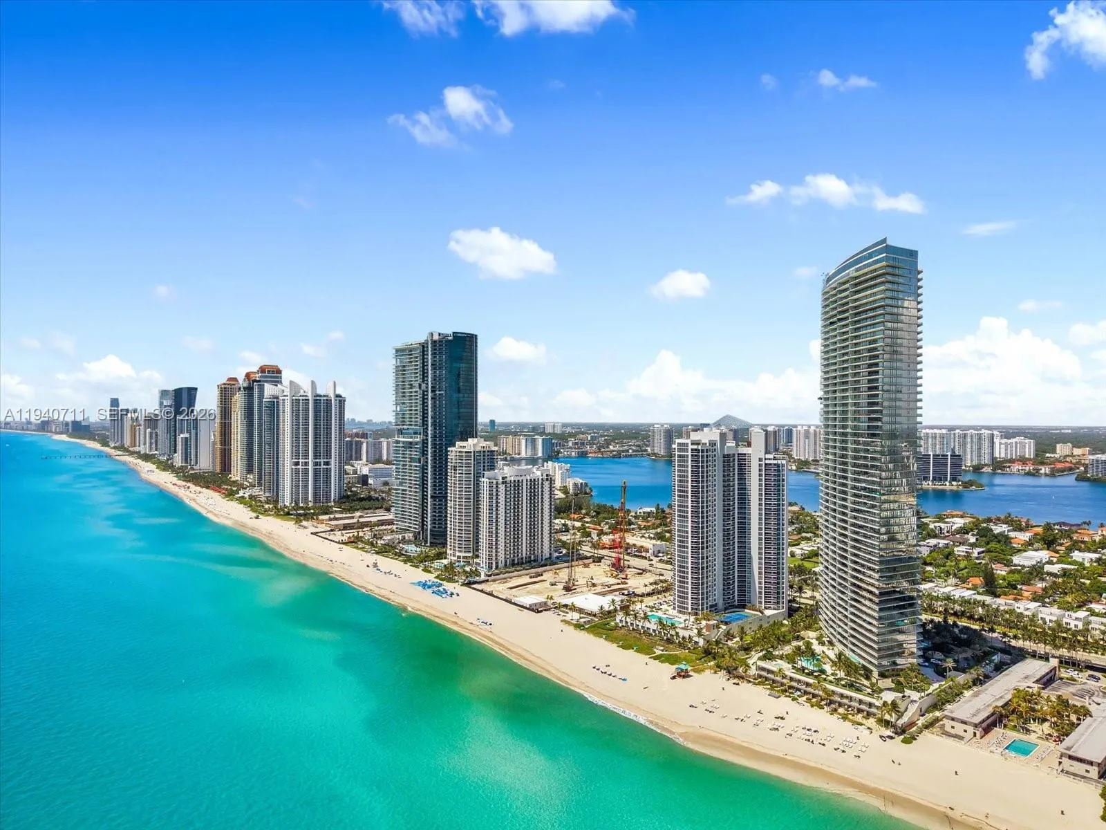 Foto de propiedad en 18975 Collins Avenue 302, Sunny Isles Beach, FL 33160 Sunny Isles Beach con MLS# 