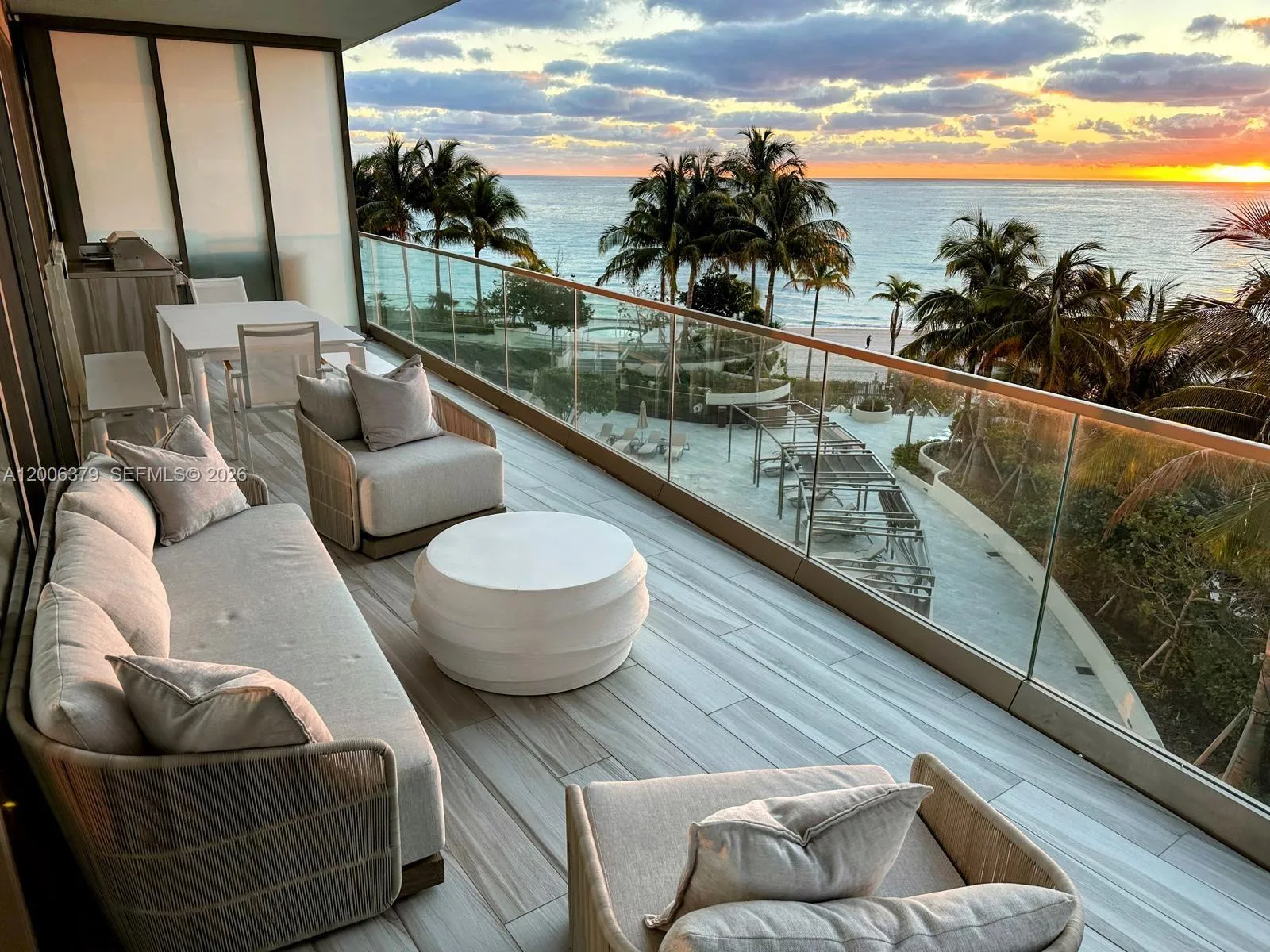 Foto de propiedad en 18975 Collins Avenue 304, Sunny Isles Beach, FL 33160 Sunny Isles Beach con MLS# 