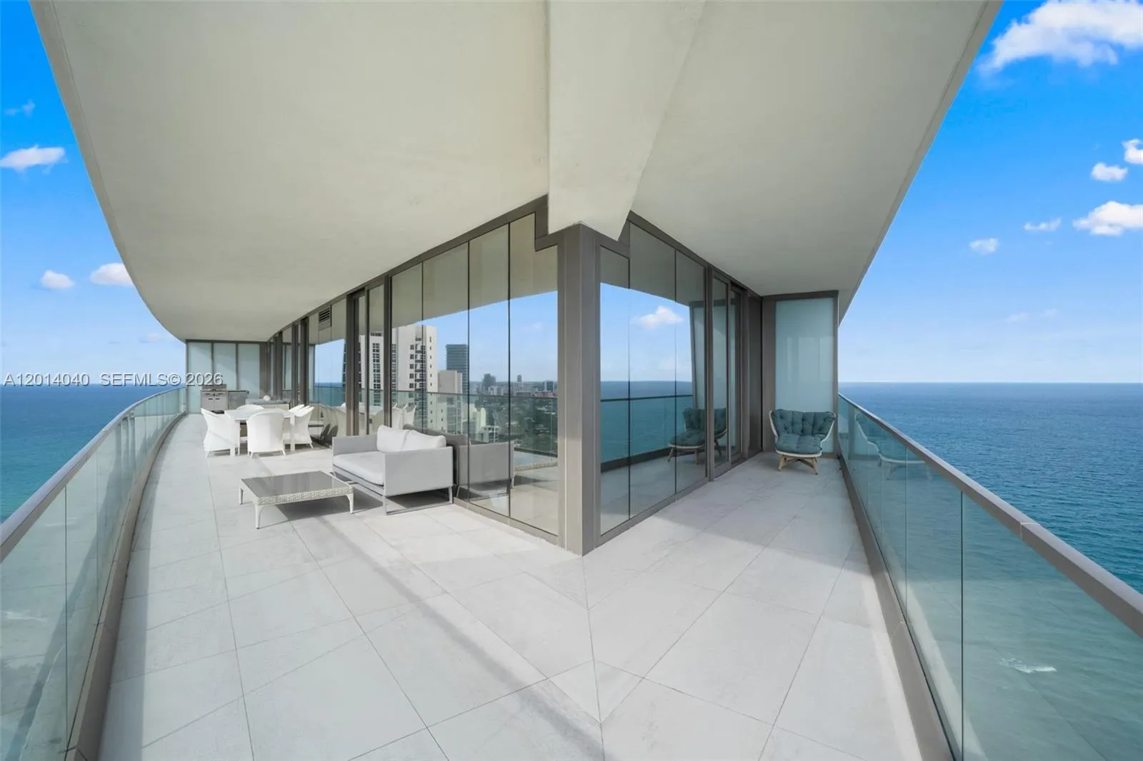 Foto de propiedad en 18975 Collins Avenue 3205, Sunny Isles Beach, FL 33160 Sunny Isles Beach con MLS# 