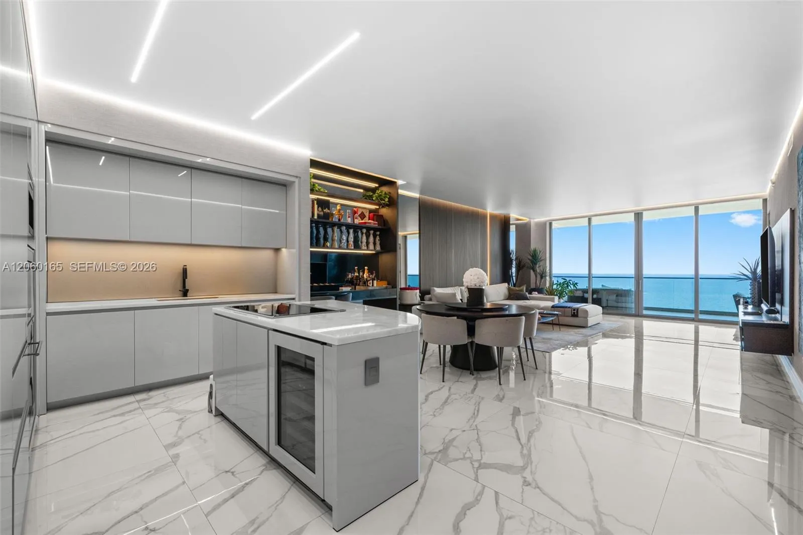 Foto de propiedad en 18975 Collins Avenue 3303, Sunny Isles Beach, FL 33160 Sunny Isles Beach con MLS# 