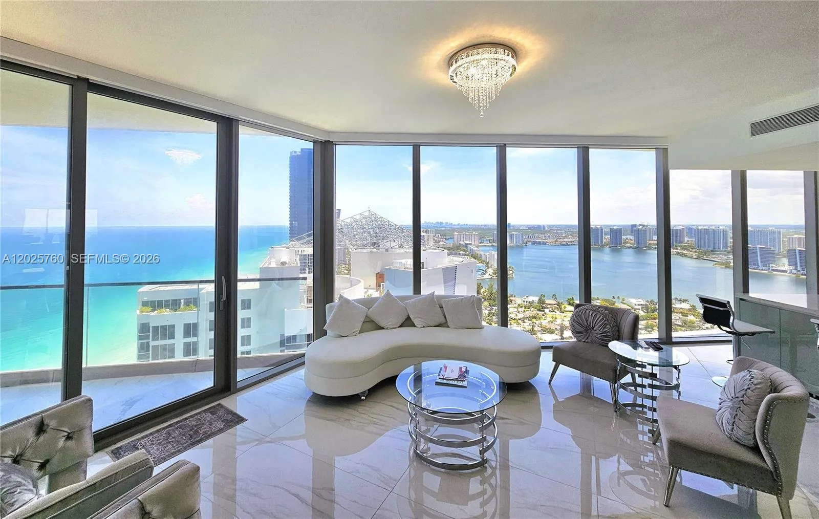 Foto de propiedad en 18975 Collins Avenue 3504, Sunny Isles Beach, FL 33160 Sunny Isles Beach con MLS# 