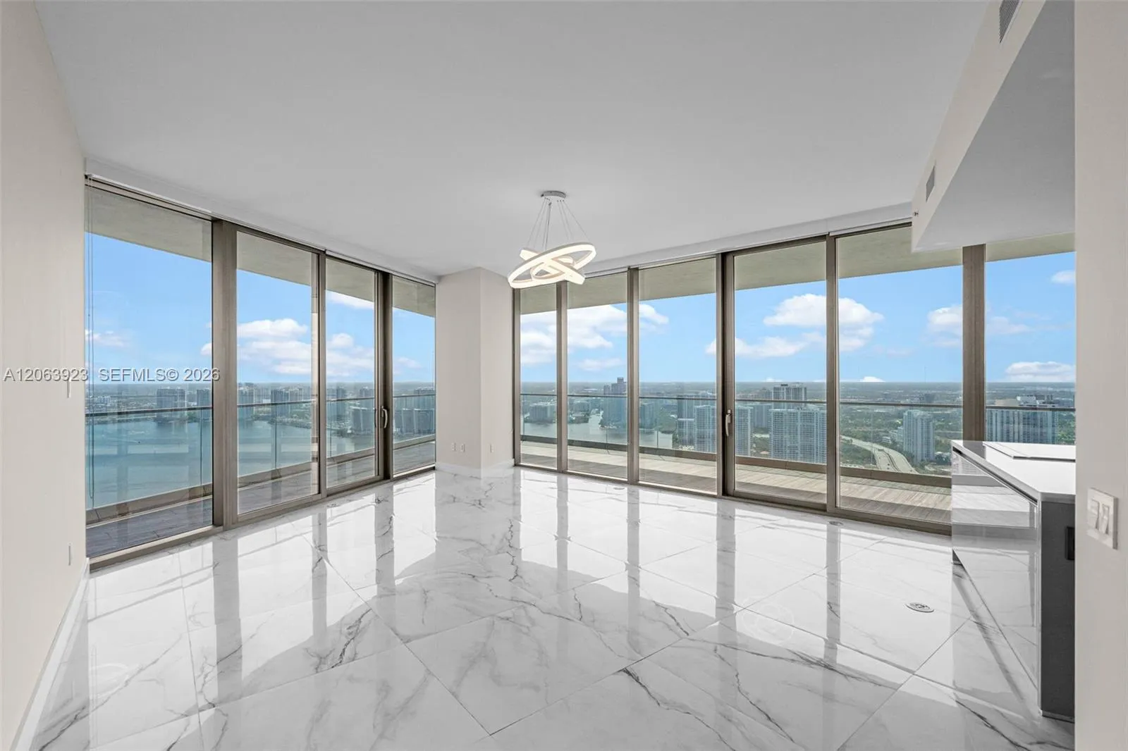 Foto de propiedad en 18975 Collins Avenue 3605, Sunny Isles Beach, FL 33160 Sunny Isles Beach con MLS# 