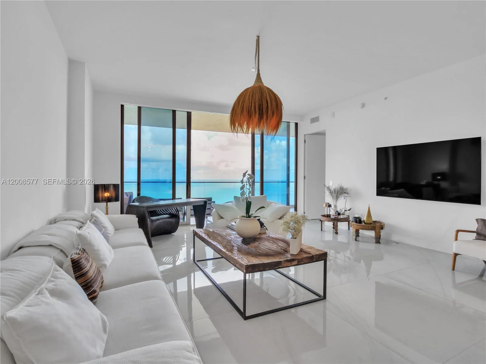 Foto de propiedad en 18975 Collins Avenue 4303, Sunny Isles Beach, FL 33160 Sunny Isles Beach con MLS# 