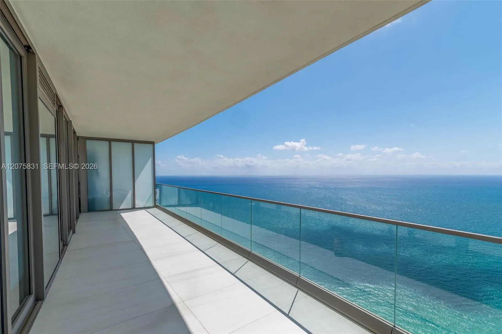 Foto de propiedad en 18975 Collins Avenue 5403, Sunny Isles Beach, FL 33160 Sunny Isles Beach con MLS# 