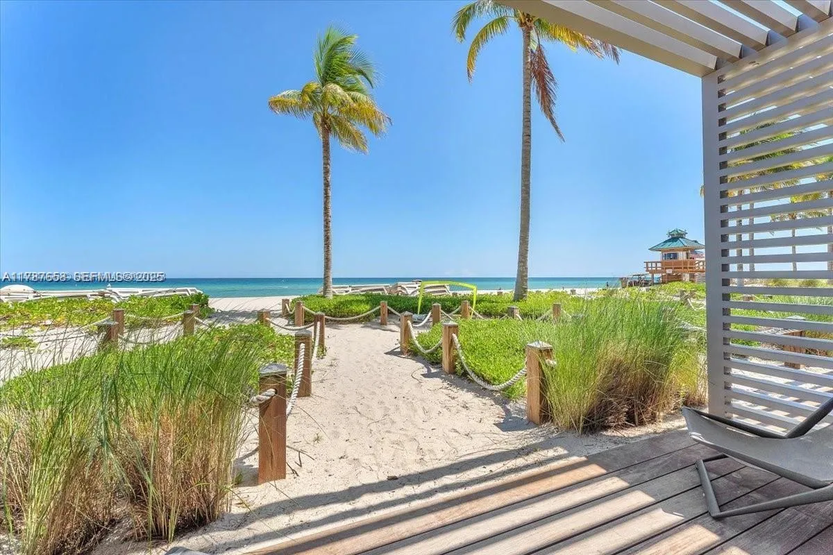 Foto de propiedad en 18975 Collins Avenue Cabana # 8, Sunny Isles Beach, FL 33160 Sunny Isles Beach con MLS# 