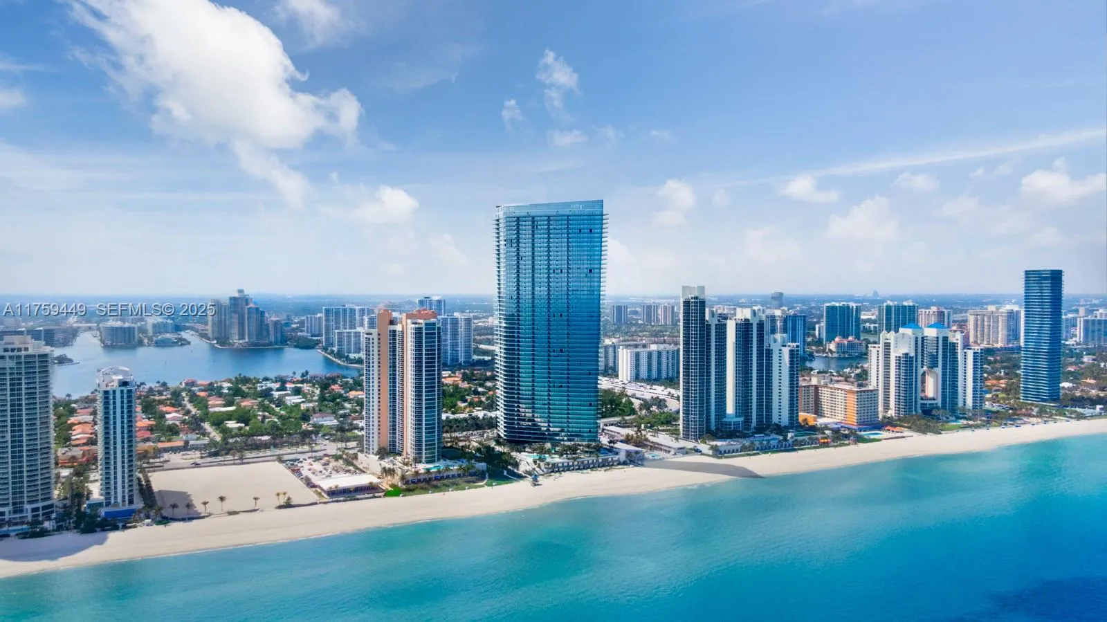 Foto de propiedad en 18975 SE Collins Avenue 3405, Sunny Isles Beach, FL 33160 Sunny Isles Beach con MLS# 