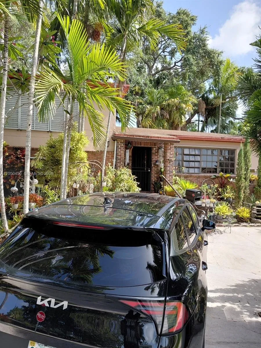 Vendido 190 NE 121st Terrace, North Miami, FL 33161, North Miami, FL 33161