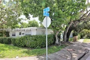 Foto de propiedad en 190 NE 90th Street #1, El Portal, FL 33138 El Portal con MLS# 