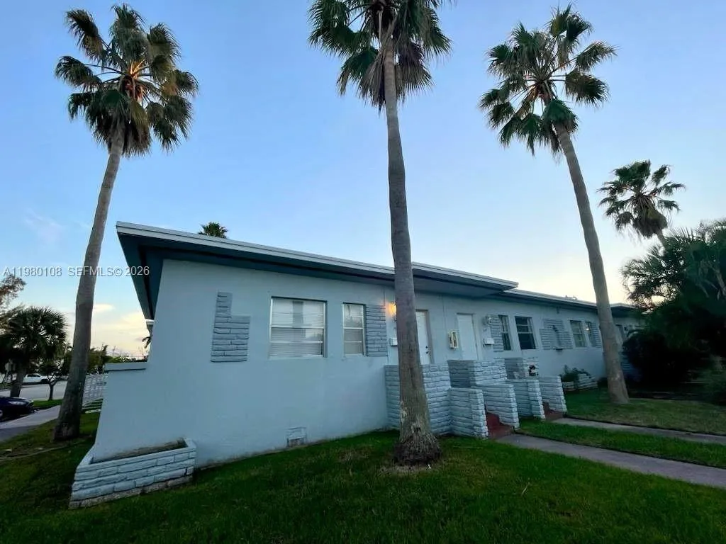Foto de propiedad en 1900 Calais Drive 1904, Miami Beach, FL 33141 Miami Beach con MLS# 