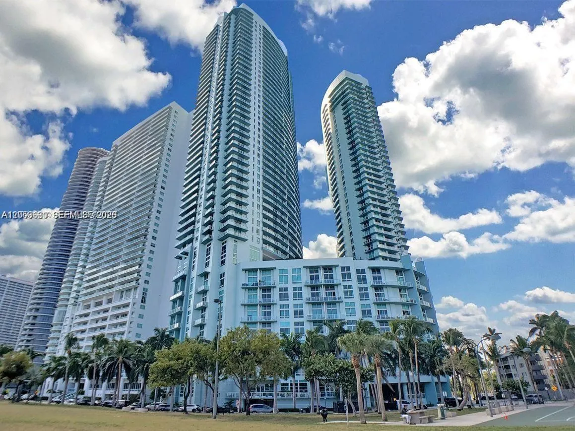 Foto de propiedad en 1900 N Bayshore Drive 3807, Miami, FL 33132 Miami con MLS#