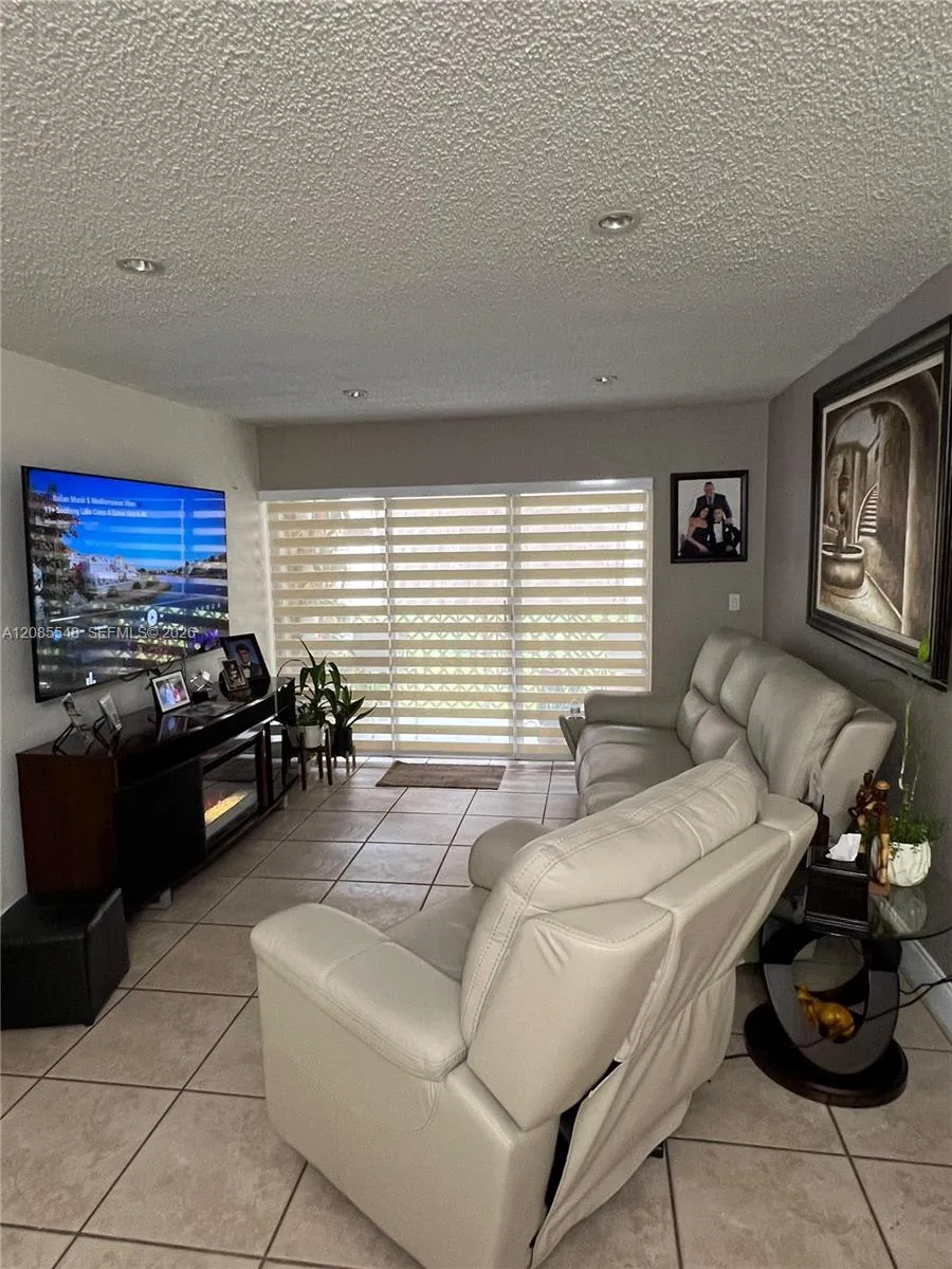 En Venta 1900 W 68th Street F104, Hialeah, FL 33014, Hialeah, FL 33014