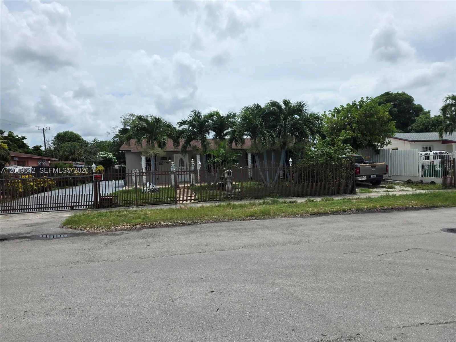 Foto de propiedad en 19001 NW 49th Court, Opa-Locka, FL 33055 Opa-Locka con MLS# 