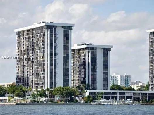 Foto de propiedad en 1901 Brickell Avenue B1007, Miami, FL 33129 Miami con MLS# 
