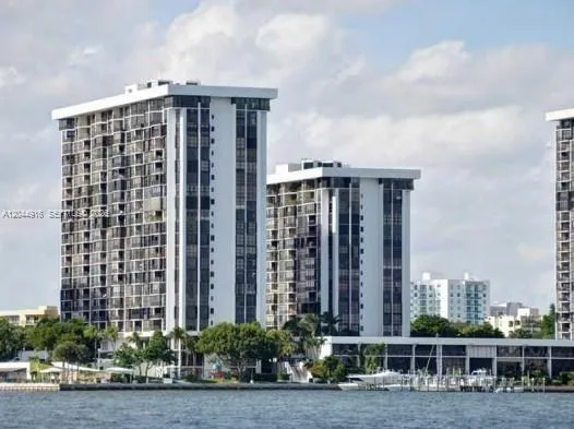 Foto de propiedad en 1901 Brickell Avenue B1614, Miami, FL 33129 Miami con MLS# 