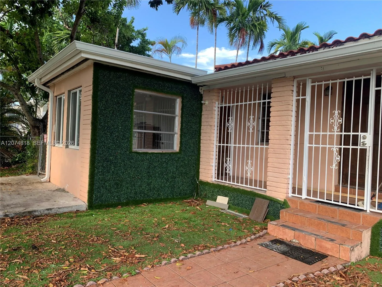 Foto de propiedad en 1901 E 5th Avenue B, Hialeah, FL 33013 Hialeah con MLS# 
