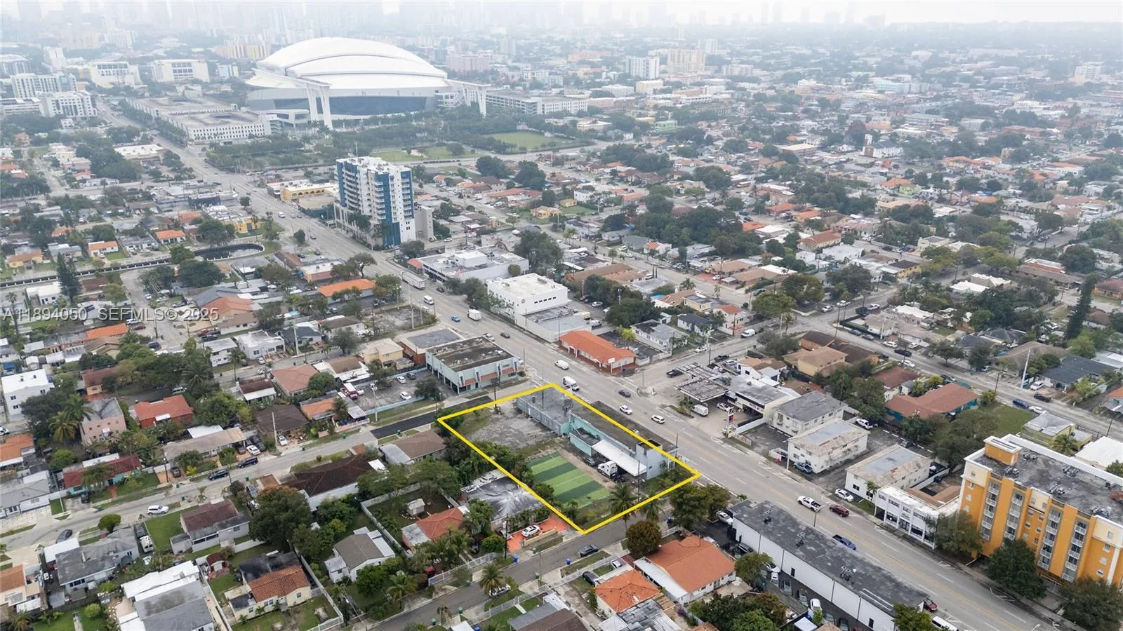 Foto de propiedad en 1901 NW 7th Street, Miami, FL 33125 Miami con MLS# 