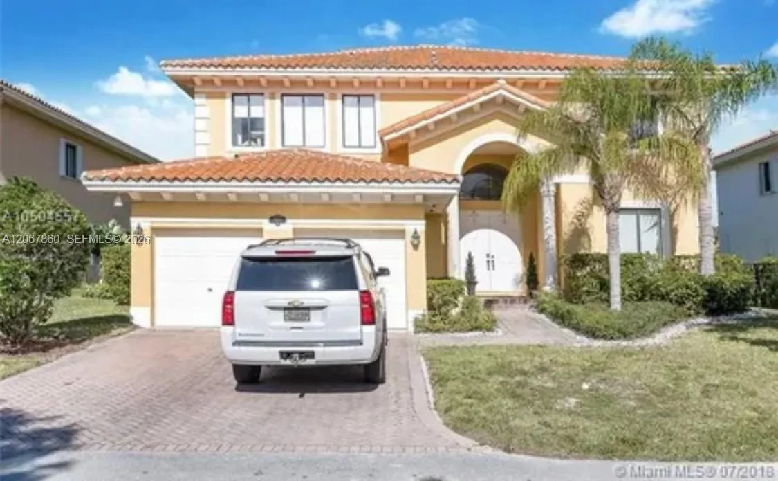 Alquilada 19012 SW 74th Avenue 19012, Cutler Bay, FL 33157, Cutler Bay, FL 33157