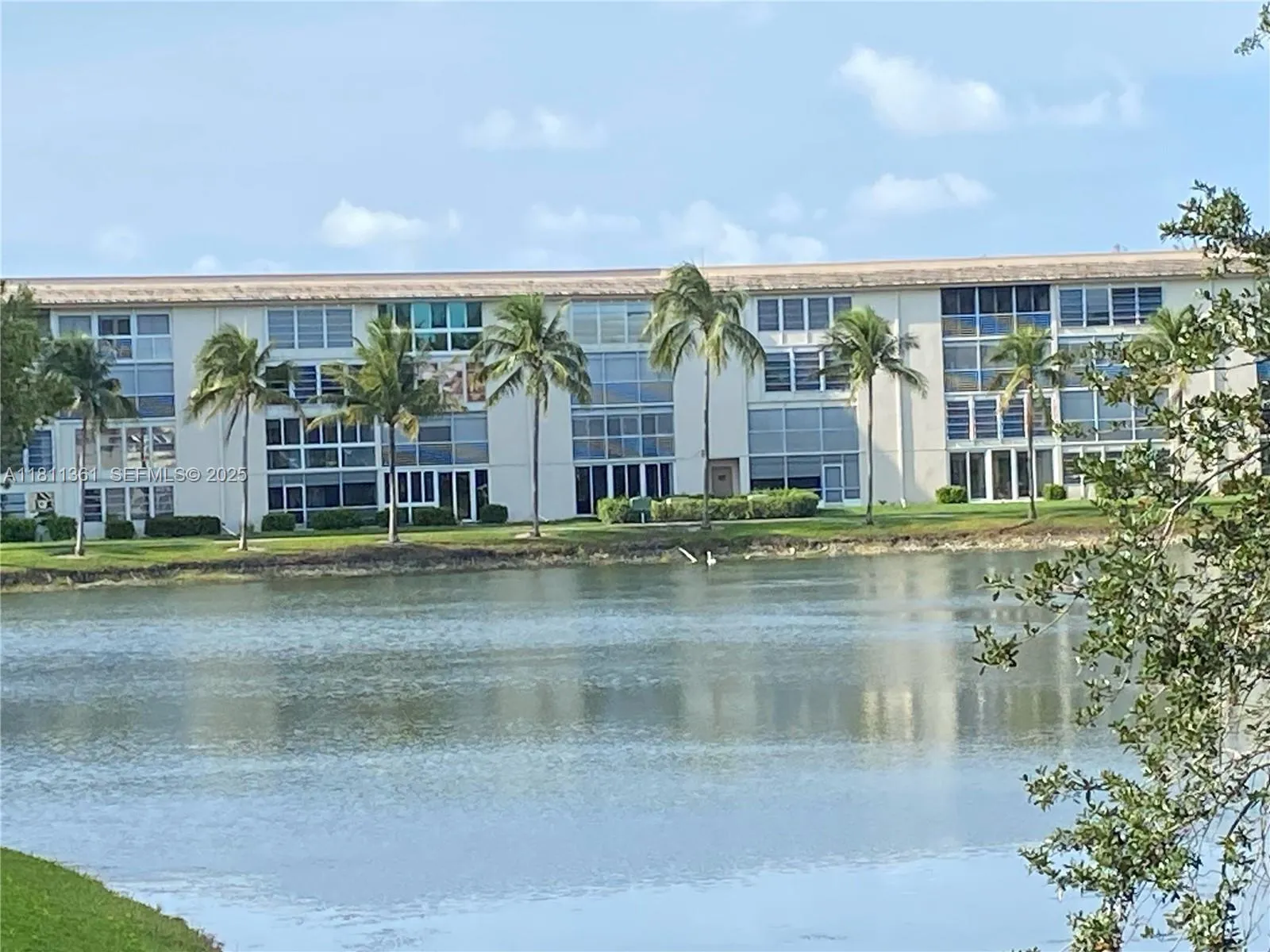Foto de propiedad en 1902 Bermuda Circle G3, Coconut Creek, FL 33066 Coconut Creek con MLS# 