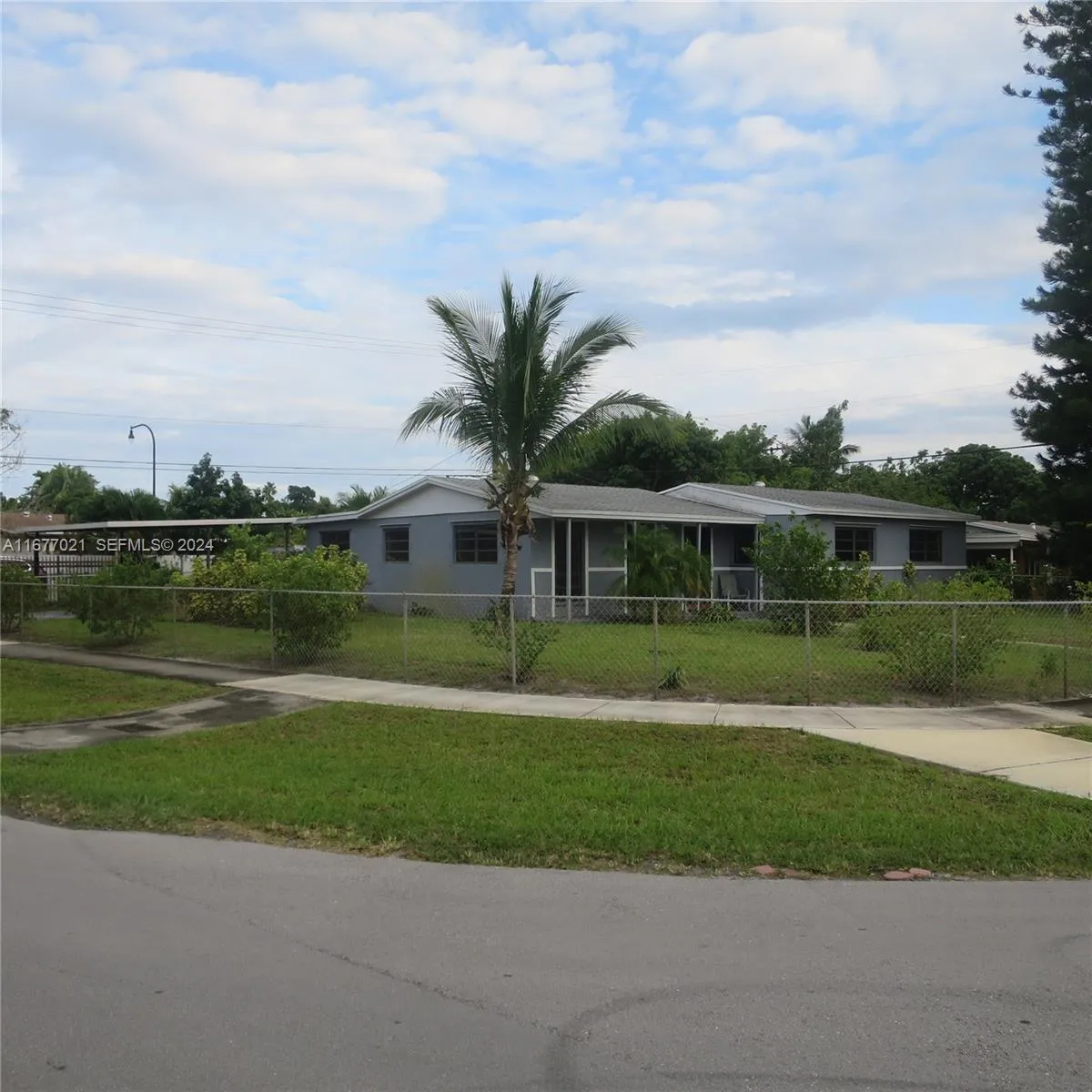 Foto de propiedad en 19021 NW 12th Court, Miami Gardens, FL 33169 Miami Gardens con MLS# 