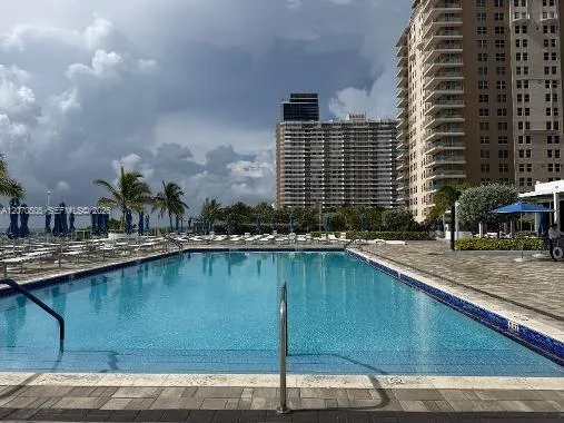 Foto de propiedad en 1904 S Ocean Drive 1107, Hallandale Beach, FL 33009 Hallandale Beach con MLS# 
