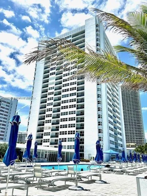 Foto de propiedad en 1904 S Ocean Drive 1707, Hallandale Beach, FL 33009 Hallandale Beach con MLS#
