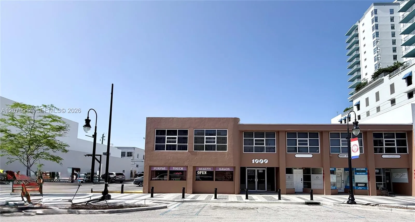 Foto de propiedad en 1905 1909 Harrison Street, Hollywood, FL 33020 Hollywood con MLS# 