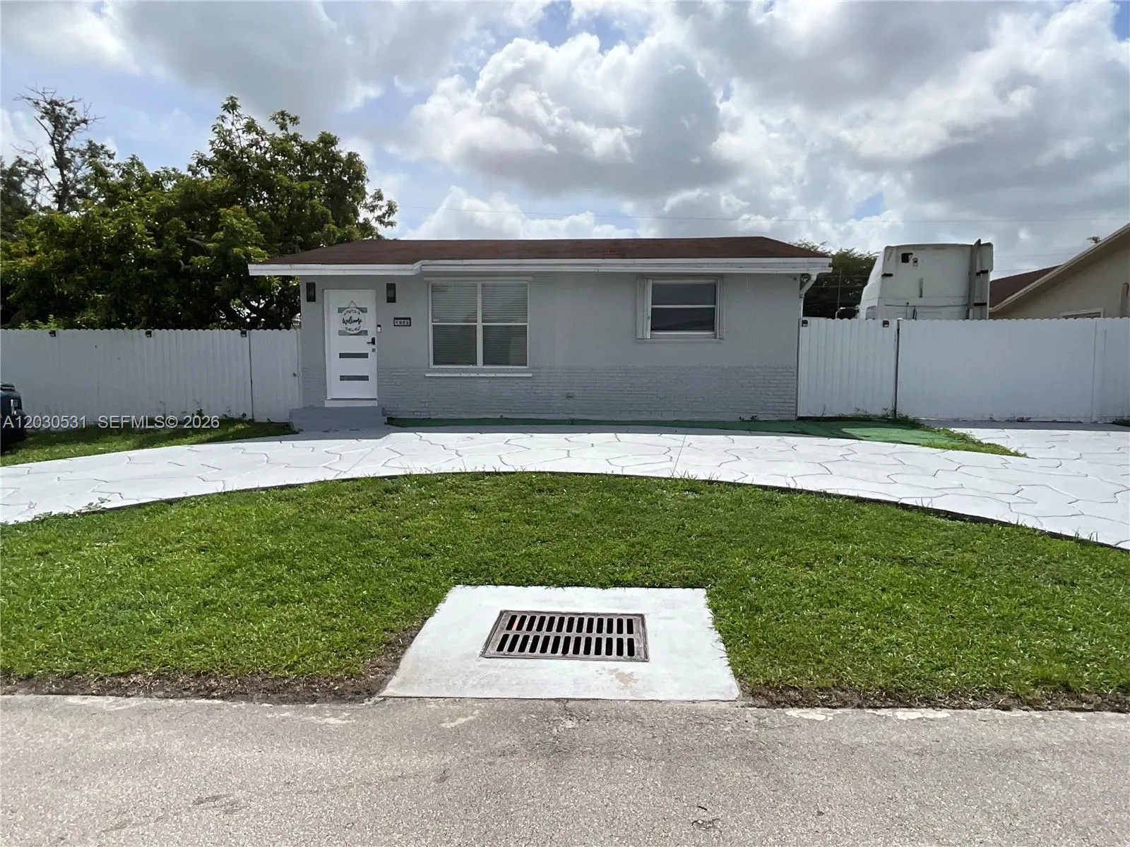 Foto de propiedad en 1905 SW 100th Avenue, Miramar, FL 33025 Miramar con MLS# 