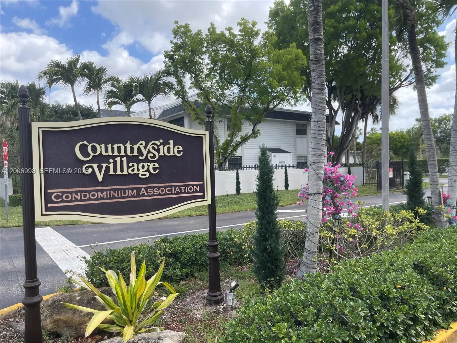 Foto de propiedad en 19055 NW 62nd Avenue 205, Hialeah, FL 33015 Hialeah con MLS# 