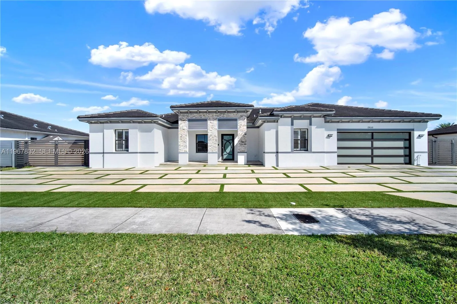 Foto de propiedad en 19059 SW 134th Court, Miami, FL 33177 Miami con MLS# 