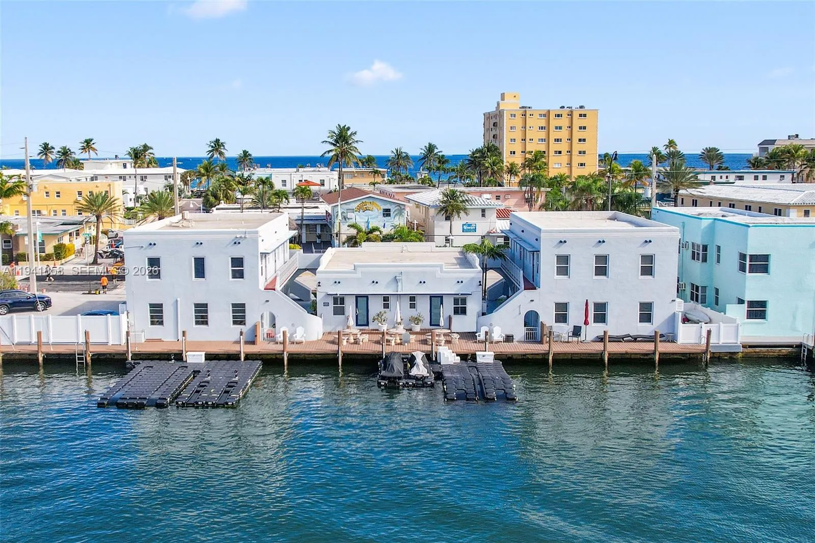Foto de propiedad en 1908 N Ocean Drive 1B & 2B package, Hollywood, FL 33019 Hollywood con MLS# 