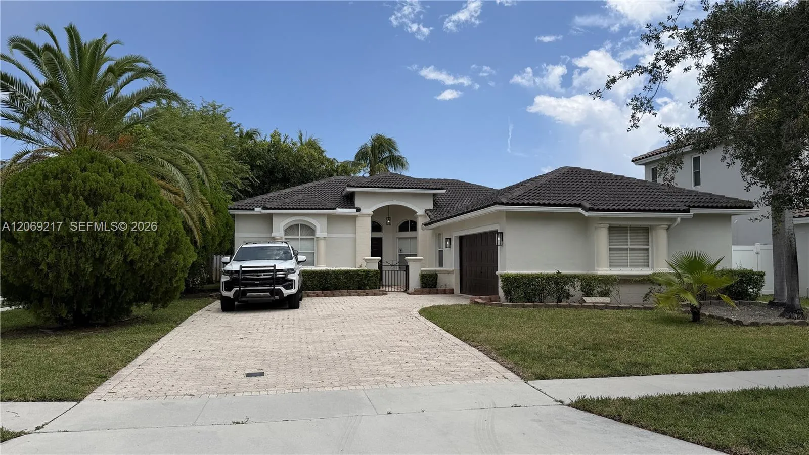 Foto de propiedad en 19089 NW 23rd Court, Pembroke Pines, FL 33029 Pembroke Pines con MLS# 