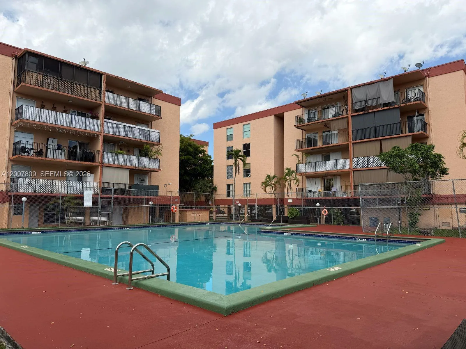 Foto de propiedad en 1910 W 56th Street 3121B, Hialeah, FL 33012 Hialeah con MLS# 