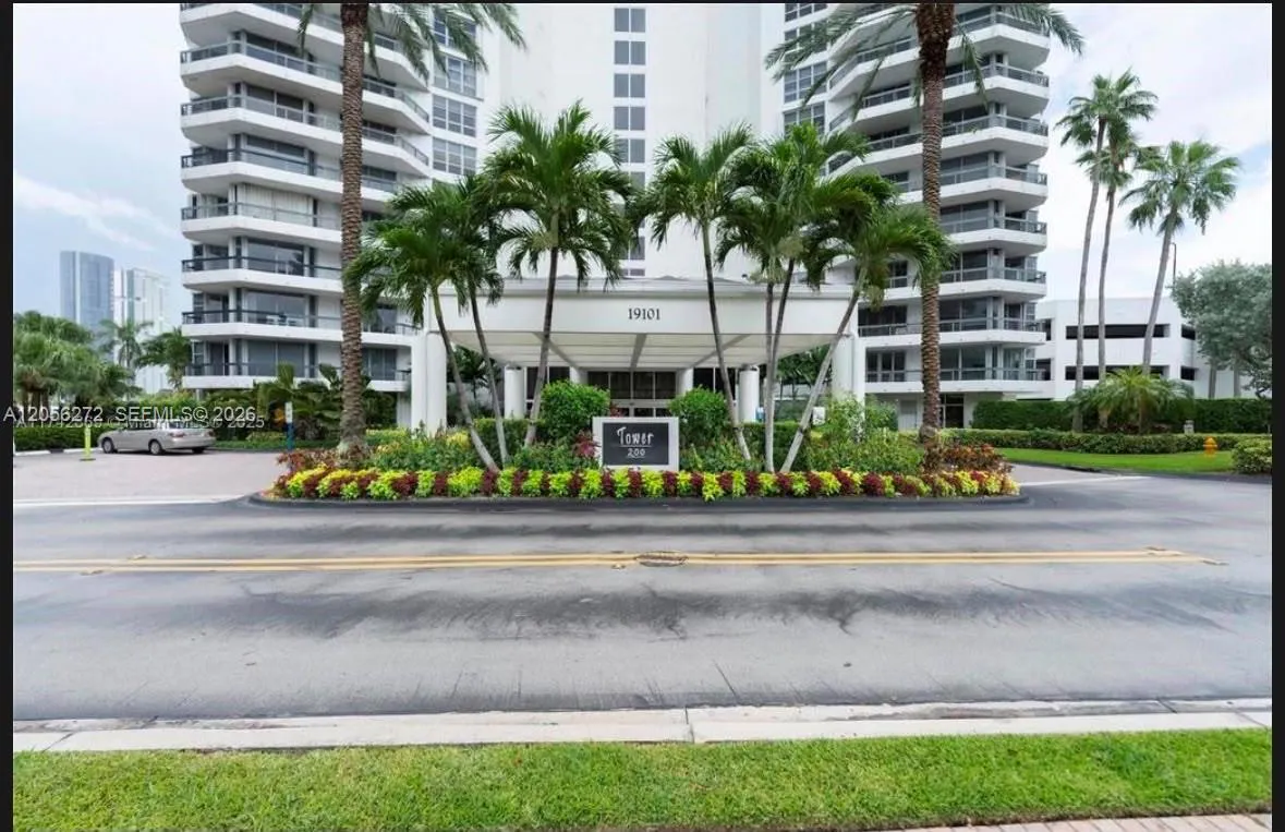 Foto de propiedad en 19101 Mystic Pointe Drive 304, Aventura, FL 33180 Aventura con MLS# 