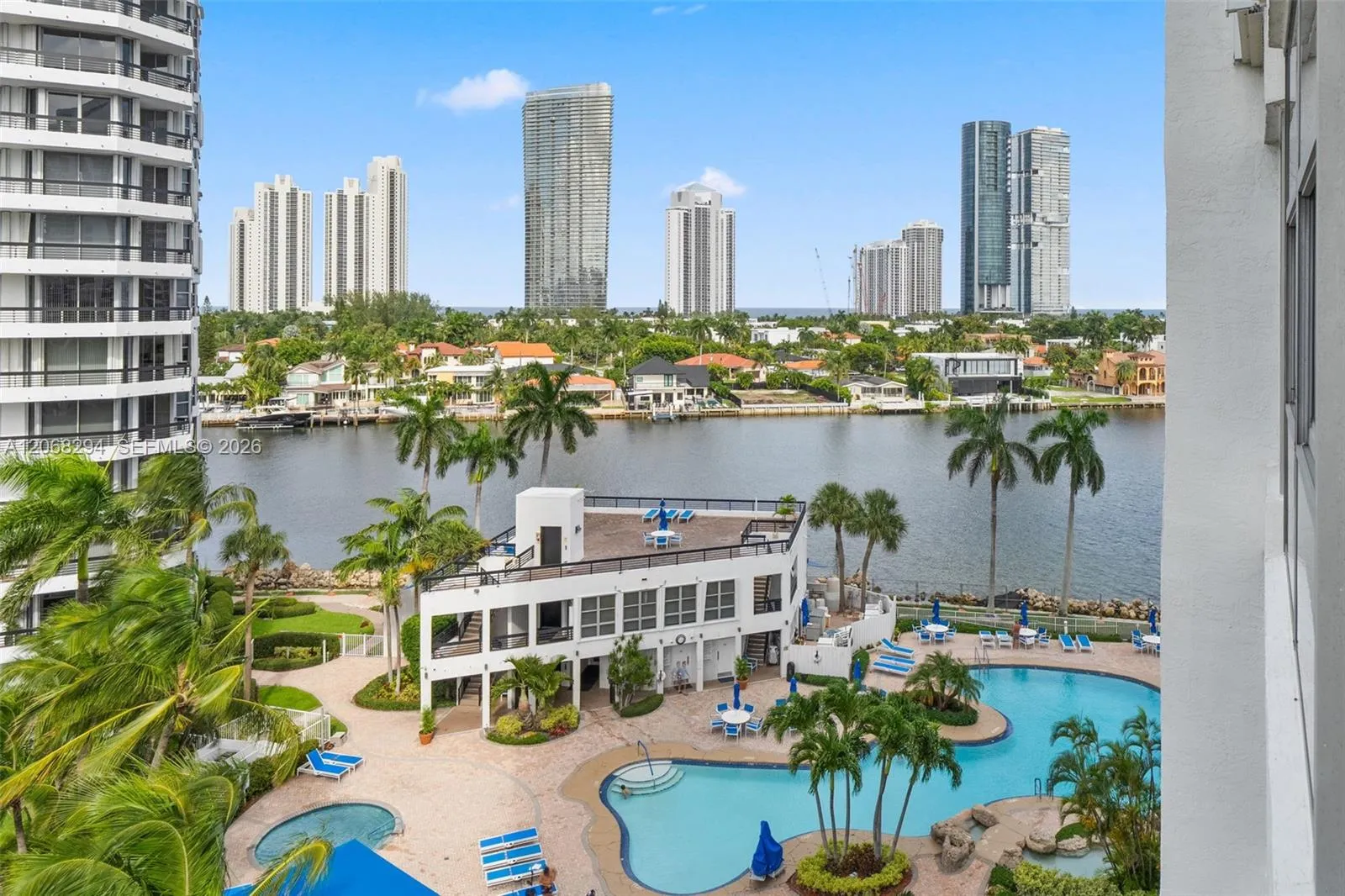 Foto de propiedad en 19101 NE 36th Court 807, Aventura, FL 33180 Aventura con MLS# 