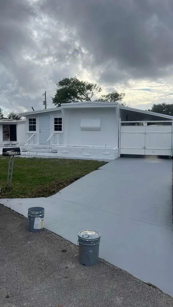 Foto de propiedad en 1911 SW 87th Avenue, Davie, FL 33324 Davie con MLS# 