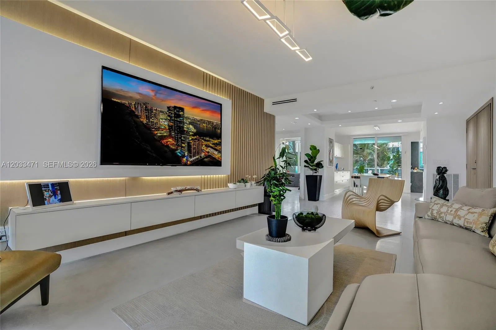 Foto de propiedad en 19111 Collins Avenue 102, Sunny Isles Beach, FL 33160 Sunny Isles Beach con MLS# 