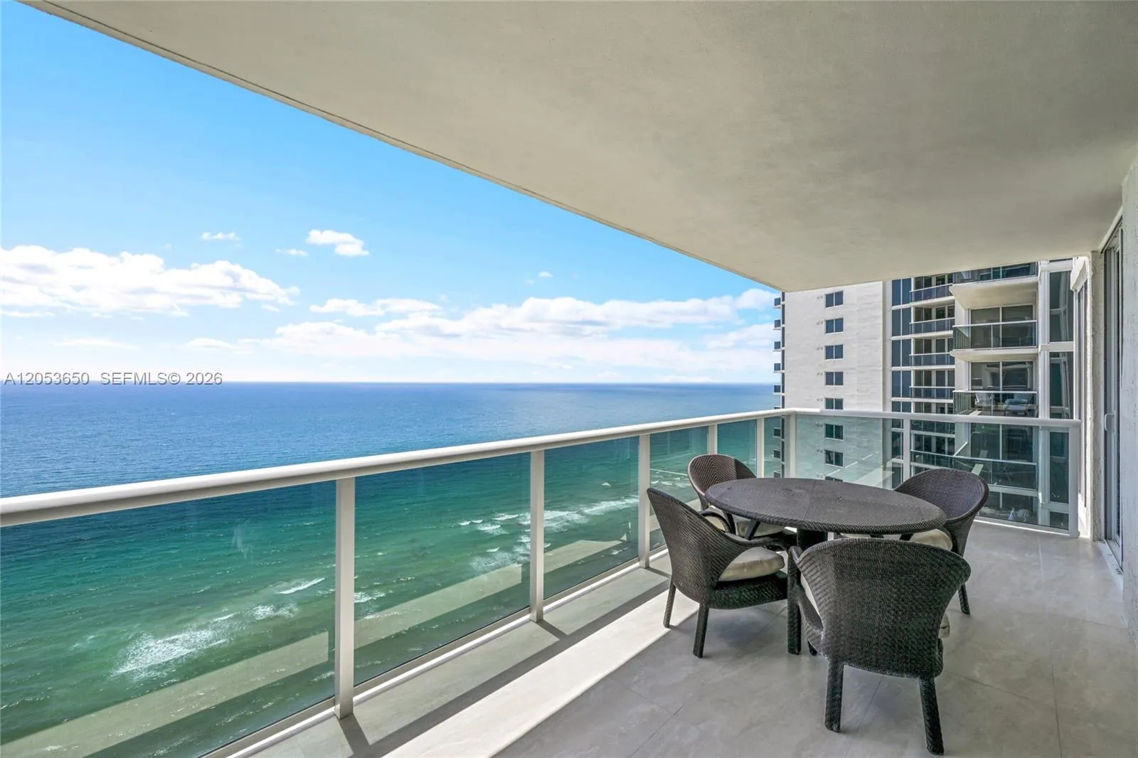 Foto de propiedad en 19111 Collins Avenue 2704, Sunny Isles Beach, FL 33160 Sunny Isles Beach con MLS# 