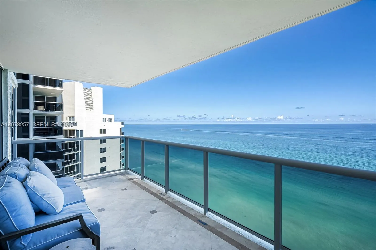 Foto de propiedad en 19111 Collins Avenue 2705, Sunny Isles Beach, FL 33160 Sunny Isles Beach con MLS# 