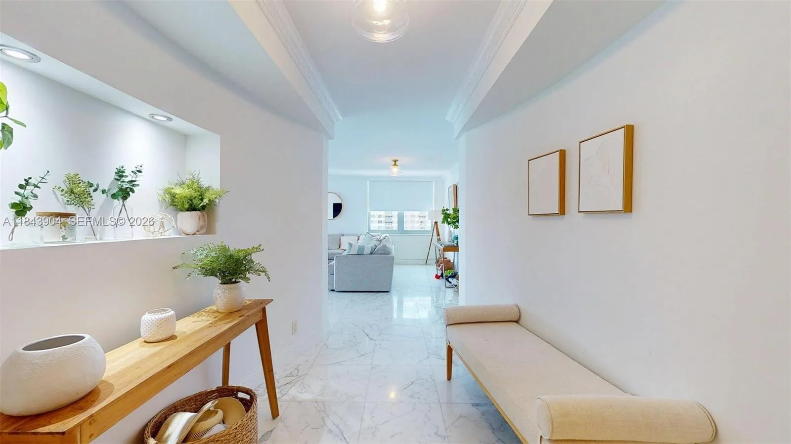 Foto de propiedad en 1912 S Ocean Drive 9A, Hallandale Beach, FL 33009 Hallandale Beach con MLS# 