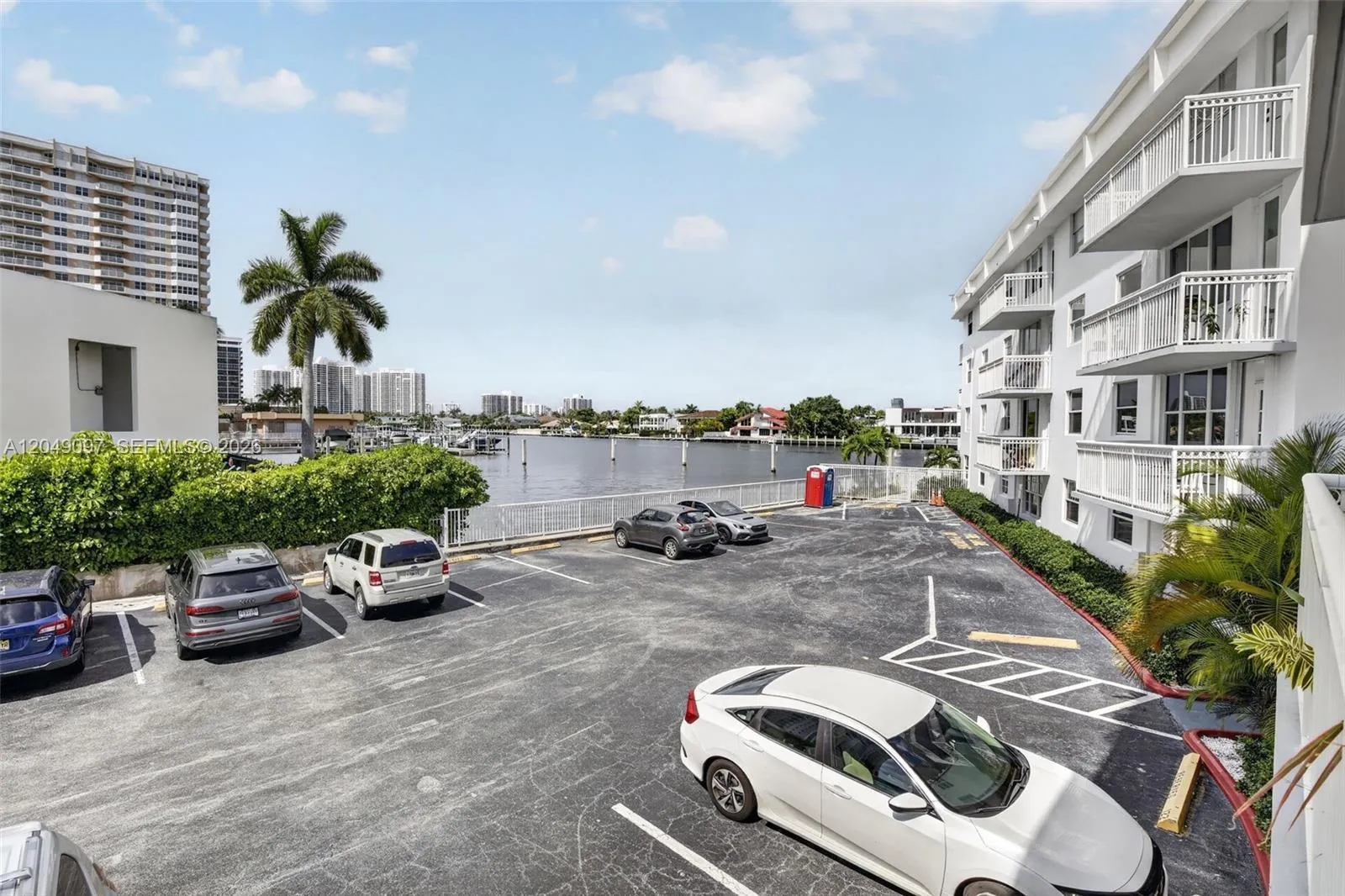 Foto de propiedad en 1913 S Ocean Drive 225, Hallandale Beach, FL 33009 Hallandale Beach con MLS# 
