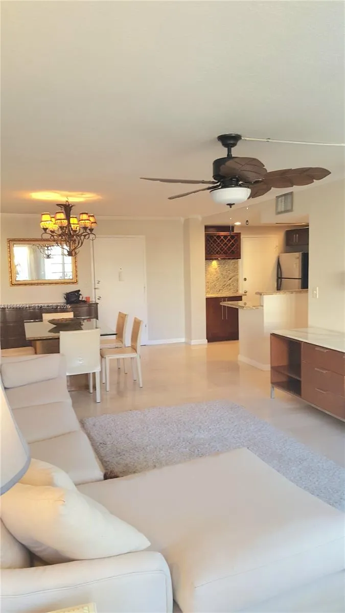 Foto de propiedad en 1913 S Ocean Drive 308, Hallandale Beach, FL 33009 Hallandale Beach con MLS# 
